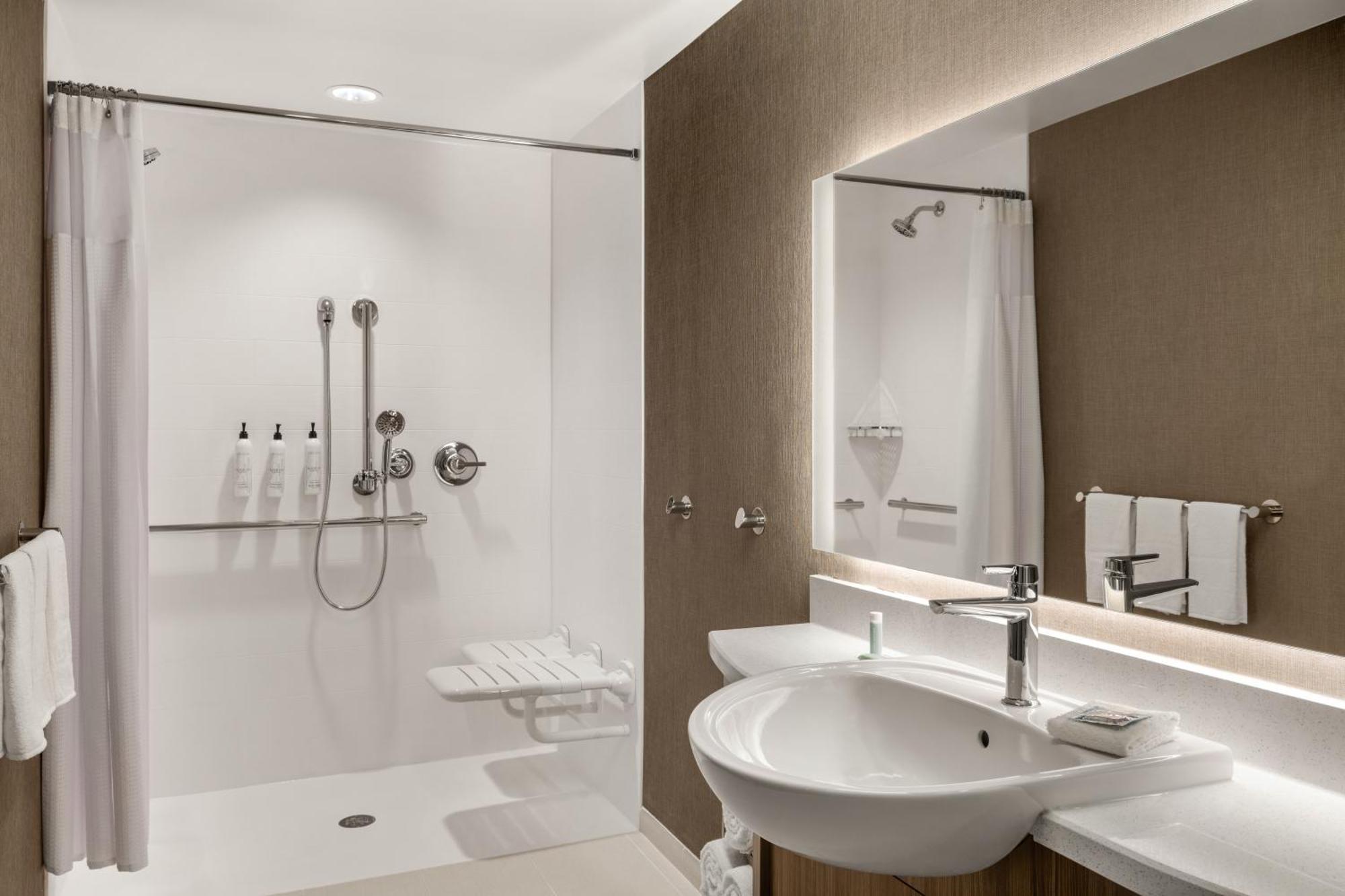 Springhill Suites By Marriott Menomonee Falls المظهر الخارجي الصورة